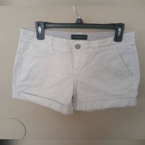 LIKE NEW Aeropostle "MIDI TWILL" White Shorts Rolled Bottmed SIze 8